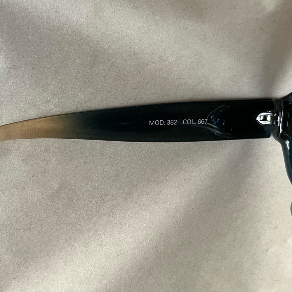 Versace Model 382 - Picture 6 of 11